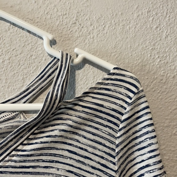 Short sleeve cropped shirt size medium - Picture 3 of 3